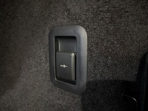 Used 2024 Land Rover Range Rover Sport image 43