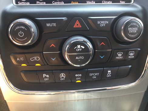 Used 2018 Jeep Grand Cherokee Altitude AWD/4WD image 35