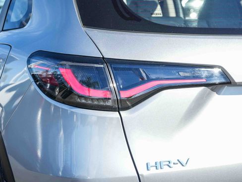 Used 2025 Honda HR-V LX image 11