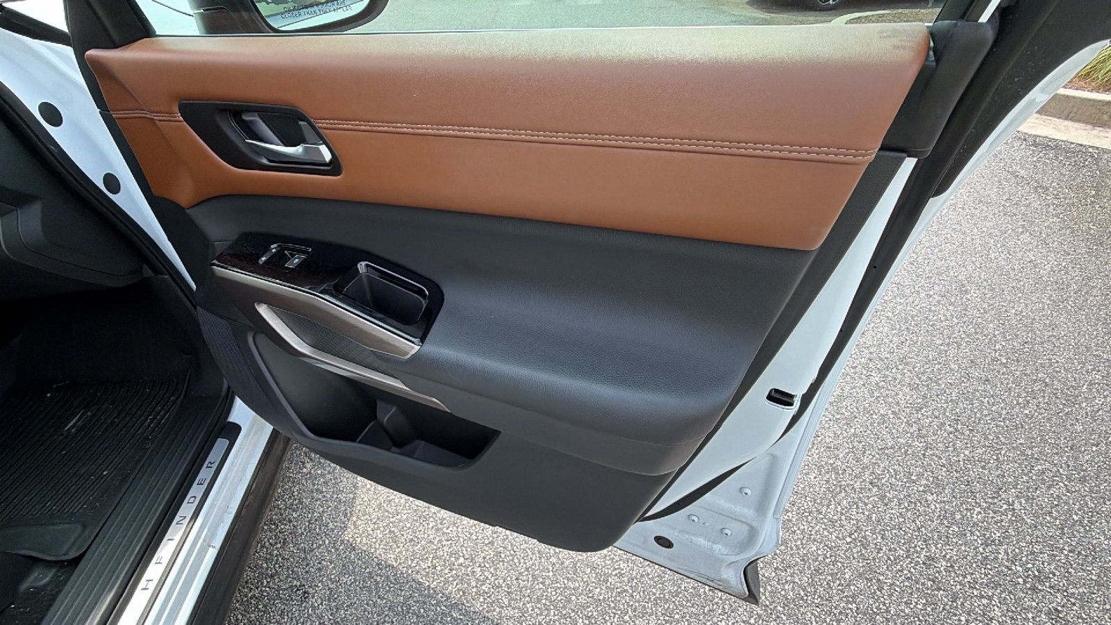 Used 2025 Nissan Pathfinder Platinum w/ Cargo Package FWD image 18