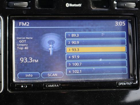 Used 2015 Nissan Leaf SL w/ Premium Package image 23