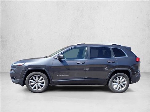 Used 2017 Jeep Cherokee Limited w/ Luxury Group AWD/4WD image 2