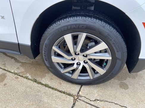 Used 2023 Chevrolet Equinox Premier AWD/4WD image 32