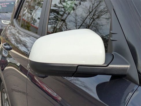 Used 2025 Hyundai Venue Limited image 11