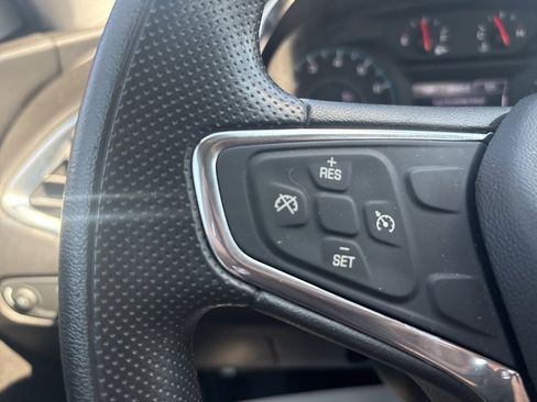 Used 2020 Chevrolet Malibu LT image 38