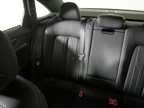 Used 2023 Audi A6 Premium image 12