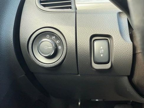 Used 2017 Ford Taurus SEL image 15