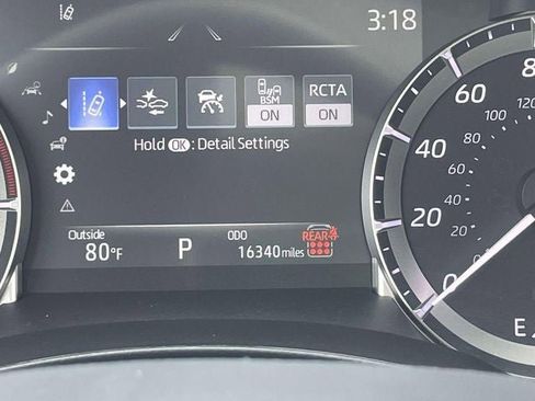 Used 2024 Toyota Highlander XLE image 27