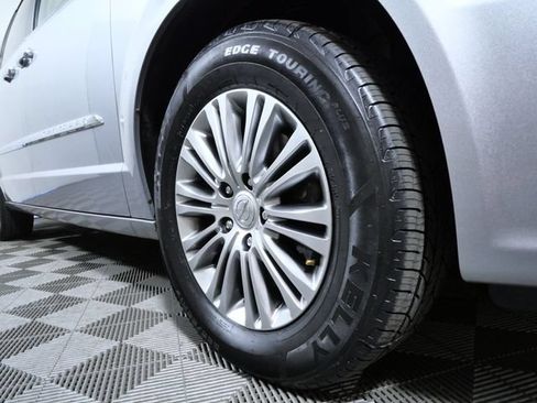 Used 2013 Chrysler Town & Country Touring-L w/ Driver Convenience Group FWD image 2