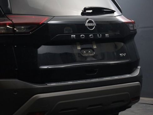 Used 2023 Nissan Rogue SV image 7