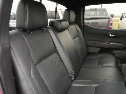 Used 2021 Toyota Tacoma TRD Off-Road image 17