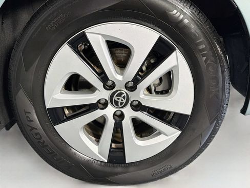 Used 2017 Toyota Prius Two w/ Prius Two Safety Plus Package FWD image 29