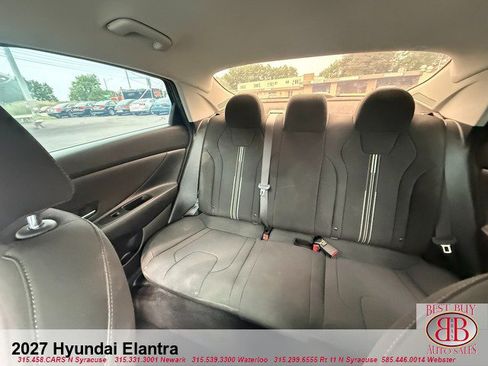 Used 2022 Hyundai Elantra SEL w/ Convenience Package FWD image 18