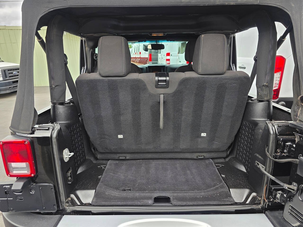 Used 2015 Jeep Wrangler Sahara w/ Connectivity Group AWD/4WD image 16