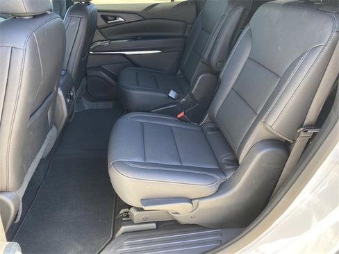 Certified 2025 Chevrolet Traverse LT image 35