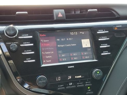 Used 2020 Toyota Camry SE FWD image 20