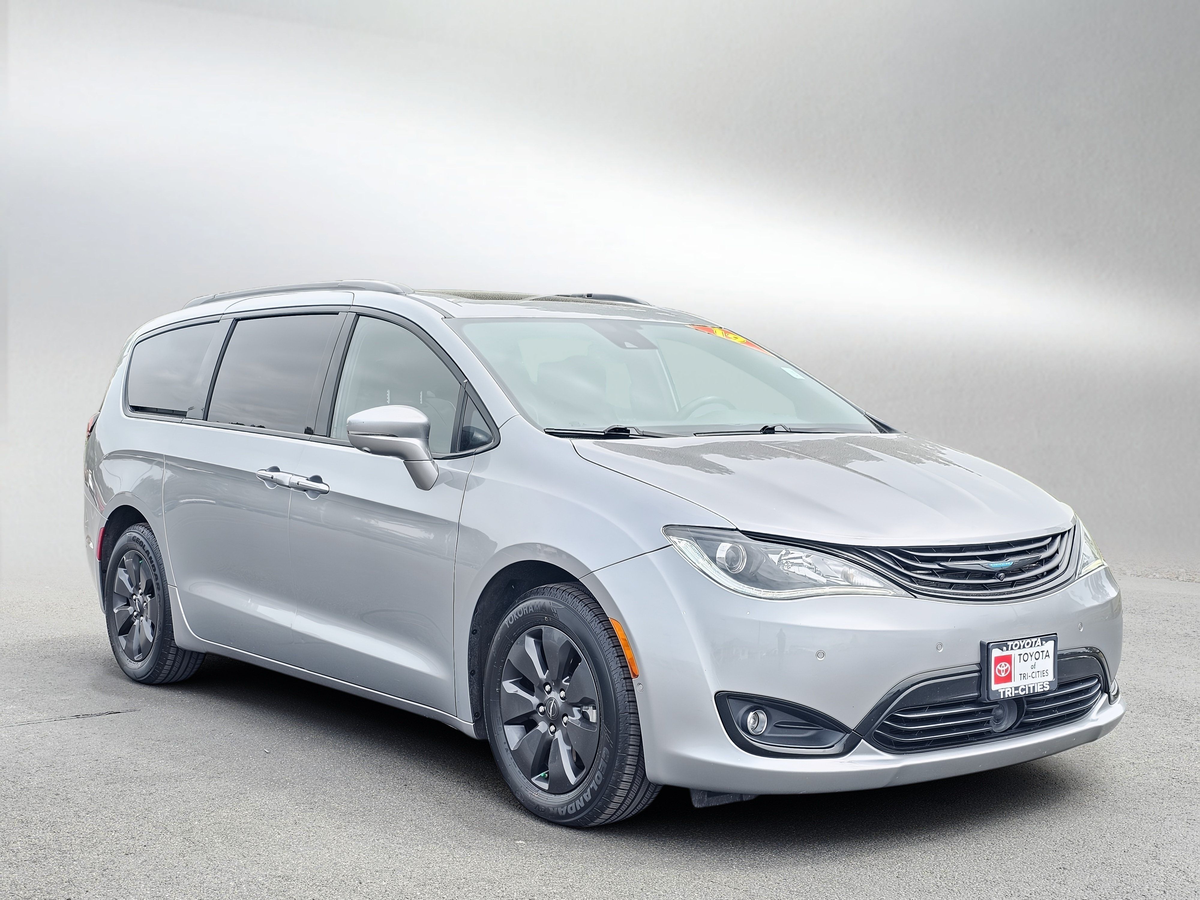 Used 2019 Chrysler Pacifica Limited w/ Advanced Safetytec Group FWD image 6