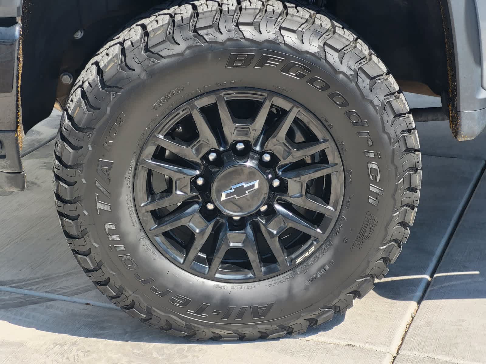 Used 2024 Chevrolet Silverado 2500 ZR2 w/ Technology Package AWD/4WD image 9
