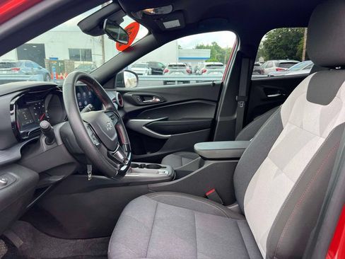Used 2024 Chevrolet Trax RS w/ Driver Confidence Package FWD image 16