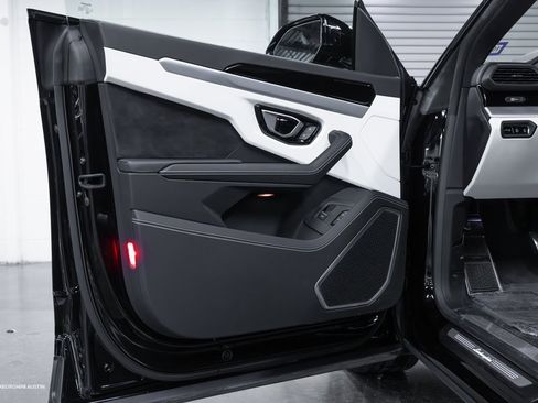 Used 2023 Lamborghini Urus S image 22