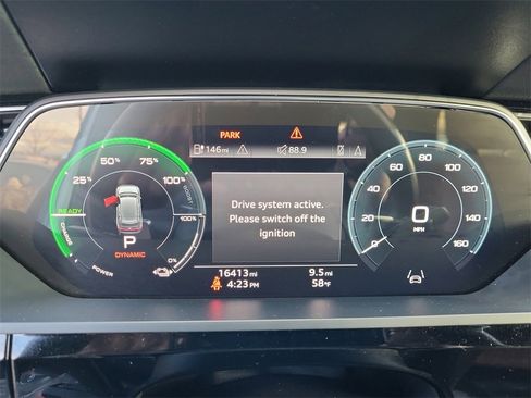Used 2022 Audi e-tron Premium Plus w/ Premium Plus Package image 25