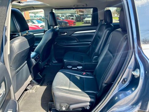 Used 2018 Toyota Highlander XLE image 14