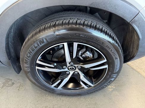 Used 2025 Volvo XC40 B5 Core image 22