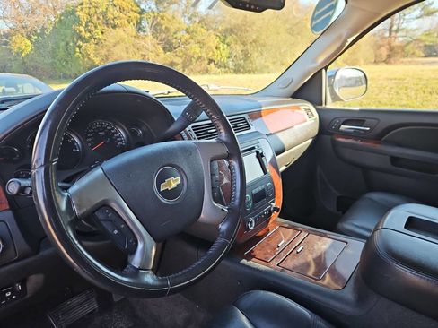 Used 2011 Chevrolet Tahoe LTZ image 11