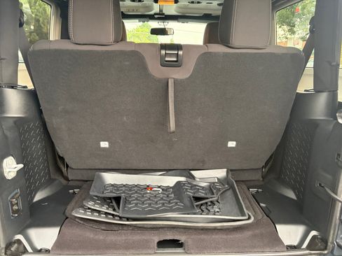 Used 2016 Jeep Wrangler Rubicon w/ Power Convenience Group AWD/4WD image 16