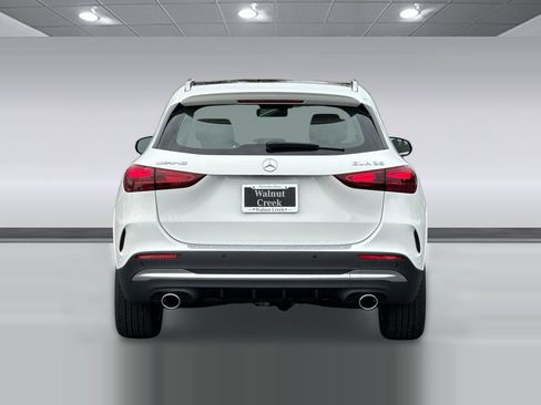 New 2026 Mercedes-Benz GLA 35 AMG 4MATIC image 9