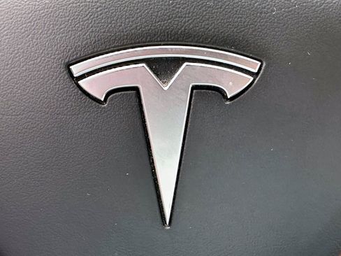 Used 2024 Tesla Model Y Long Range AWD/4WD image 22