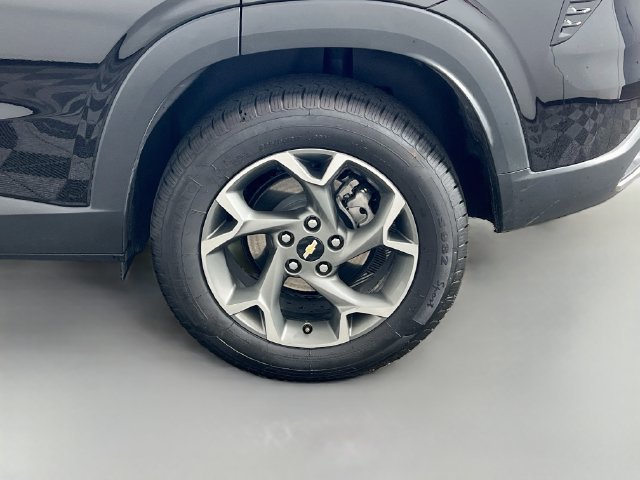 Used 2025 Chevrolet Trax LT FWD image 33