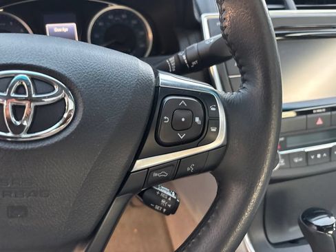 Used 2017 Toyota Camry XLE w/ Moonroof Package FWD image 9