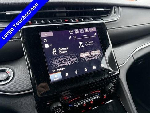 Used 2023 Jeep Grand Cherokee L Laredo image 3