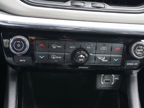 Used 2022 Jeep Compass Limited image 13