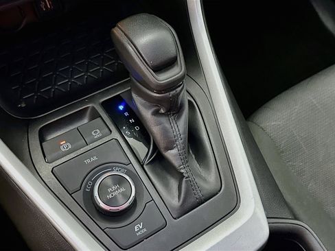 Used 2025 Toyota RAV4 XLE AWD/4WD image 25