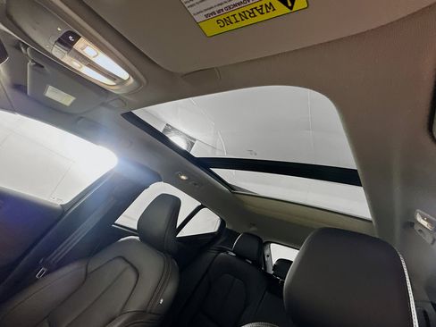 Used 2025 Volvo XC40 B5 Core image 25