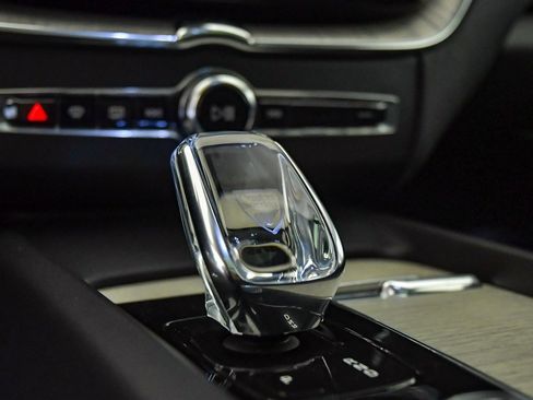 Certified 2022 Volvo XC60 B5 Inscription image 26