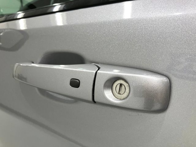 Used 2020 Jeep Grand Cherokee Altitude AWD/4WD image 9