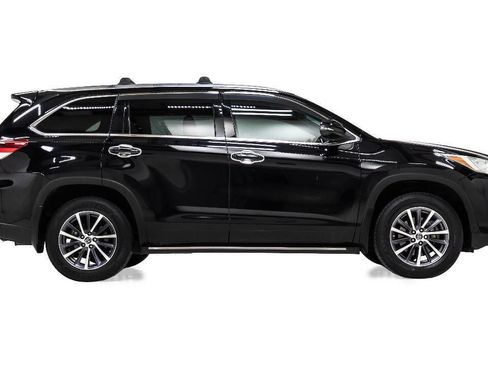 Used 2019 Toyota Highlander XLE AWD/4WD image 5