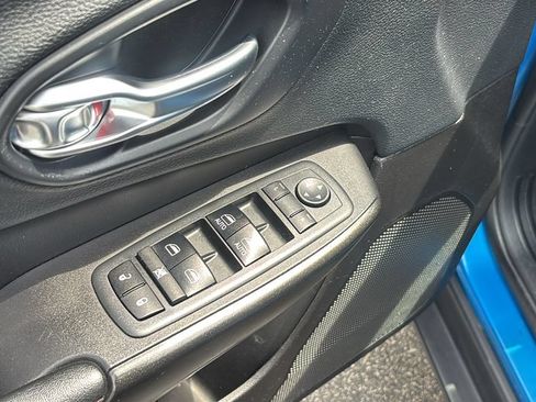 Used 2019 Jeep Cherokee Trailhawk w/ Cold Weather Group AWD/4WD image 14