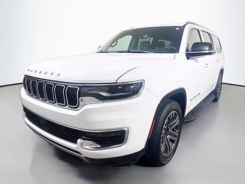 Used 2023 Jeep Wagoneer L Series II AWD/4WD image 3