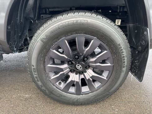 Used 2021 Toyota Tacoma Limited image 31