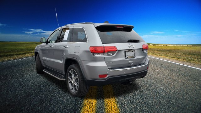 Certified 2019 Jeep Grand Cherokee Limited AWD/4WD image 2