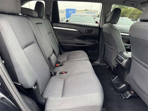 Used 2019 Toyota Highlander LE image 8