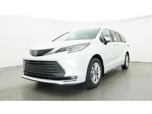 New 2026 Toyota Sienna Limited image 32