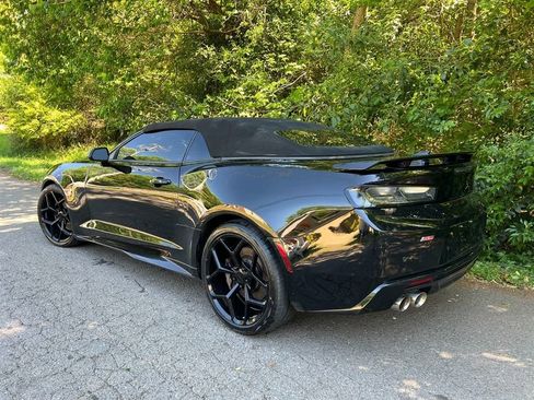 Used 2018 Chevrolet Camaro SS RWD image 6