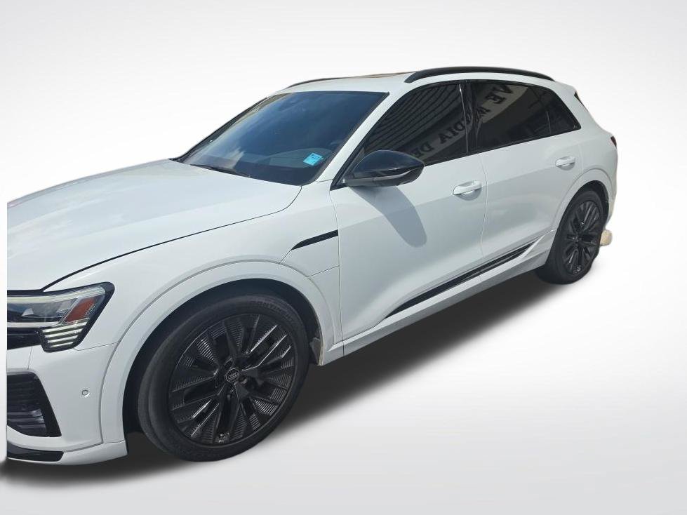 Used 2024 Audi Q8 e-tron Prestige AWD/4WD image 5