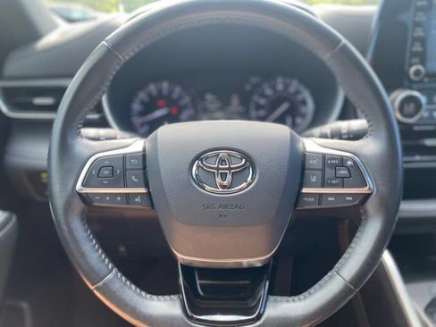 Used 2021 Toyota Highlander XSE FWD image 23