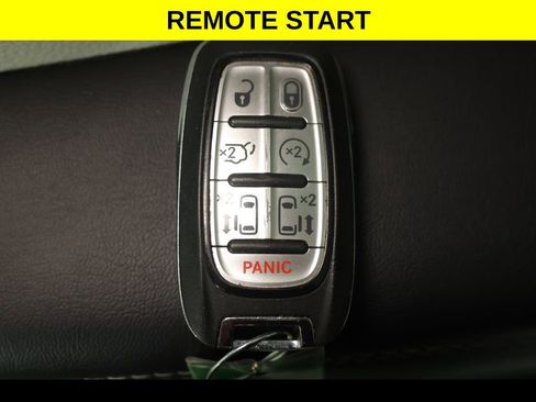 Used 2024 Chrysler Pacifica Touring-L image 11